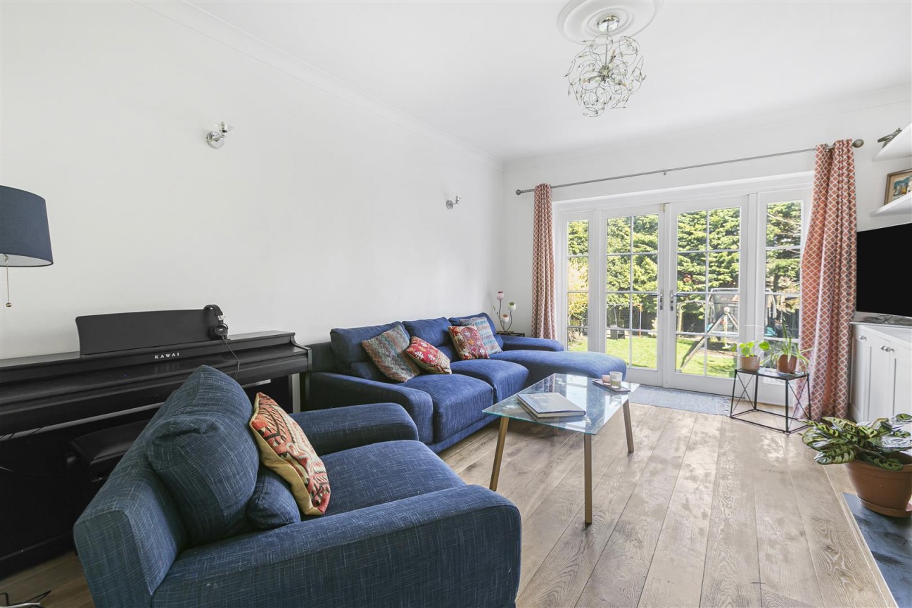 Christchurch Crescent, Radlett
