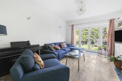 Christchurch Crescent, Radlett