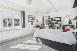 Christchurch Crescent, Radlett