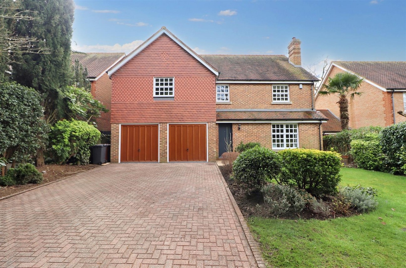 May Gardens, Elstree, Borehamwood