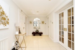 May Gardens, Elstree, Borehamwood