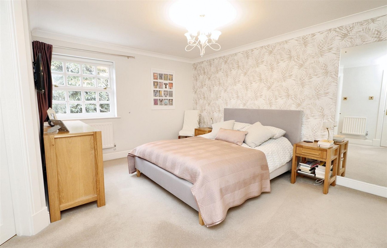 May Gardens, Elstree, Borehamwood
