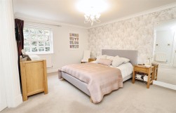 May Gardens, Elstree, Borehamwood