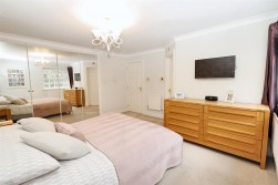 May Gardens, Elstree, Borehamwood