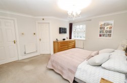 May Gardens, Elstree, Borehamwood