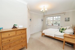 May Gardens, Elstree, Borehamwood
