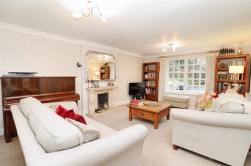 May Gardens, Elstree, Borehamwood