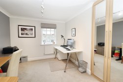 May Gardens, Elstree, Borehamwood