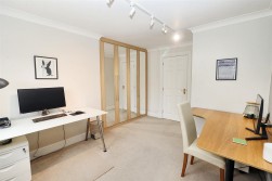 May Gardens, Elstree, Borehamwood