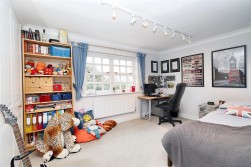 May Gardens, Elstree, Borehamwood
