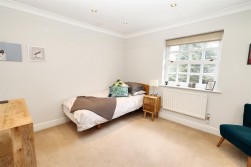 May Gardens, Elstree, Borehamwood