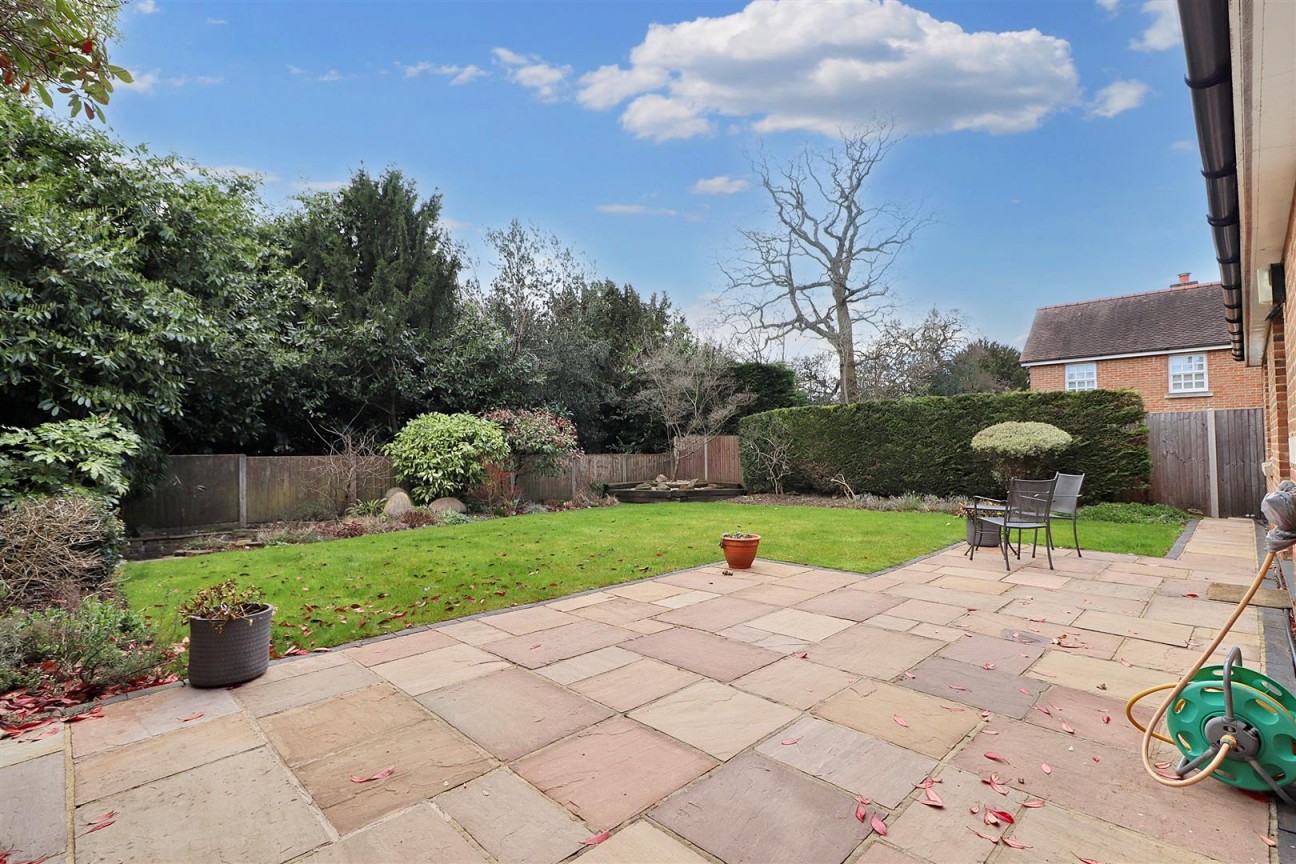May Gardens, Elstree, Borehamwood