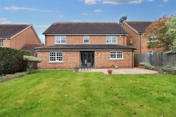 May Gardens, Elstree, Borehamwood