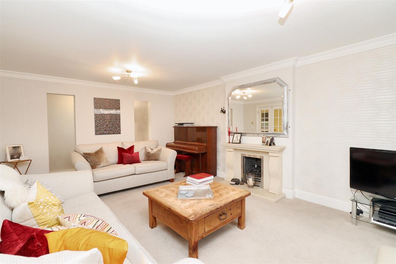 May Gardens, Elstree, Borehamwood