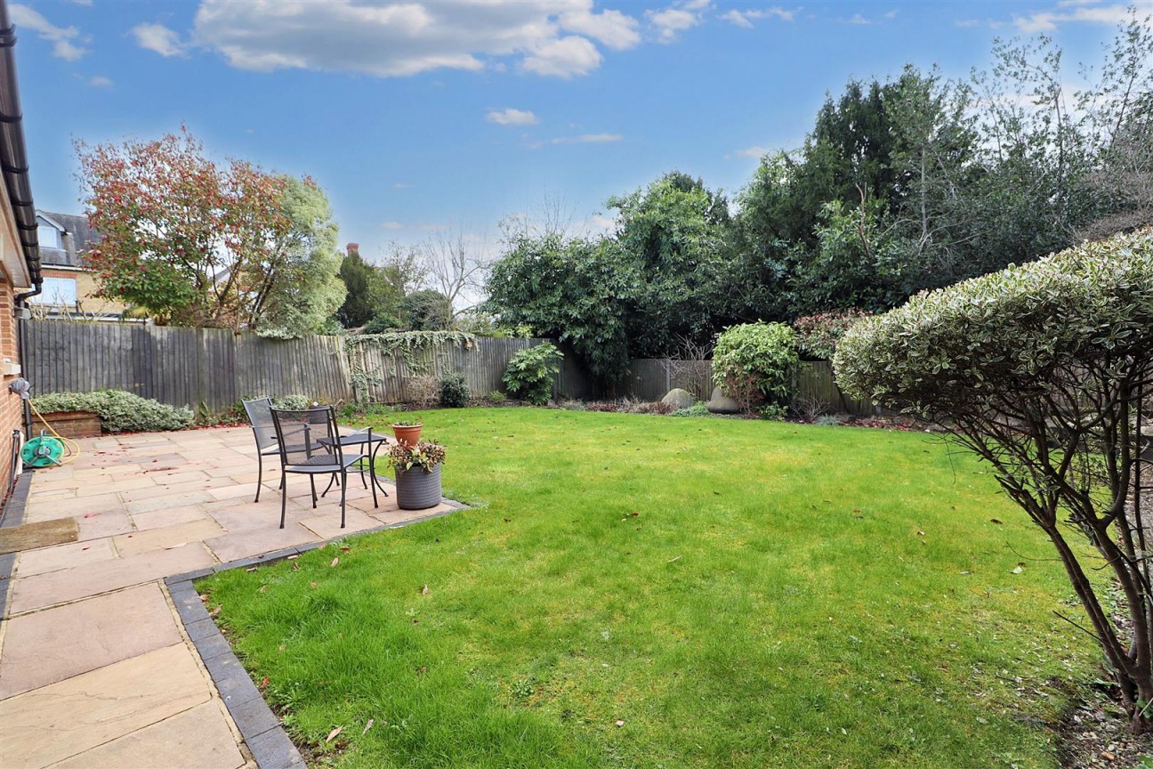 May Gardens, Elstree, Borehamwood