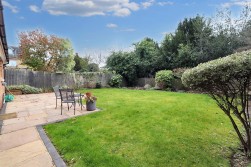 May Gardens, Elstree, Borehamwood