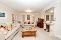 May Gardens, Elstree, Borehamwood