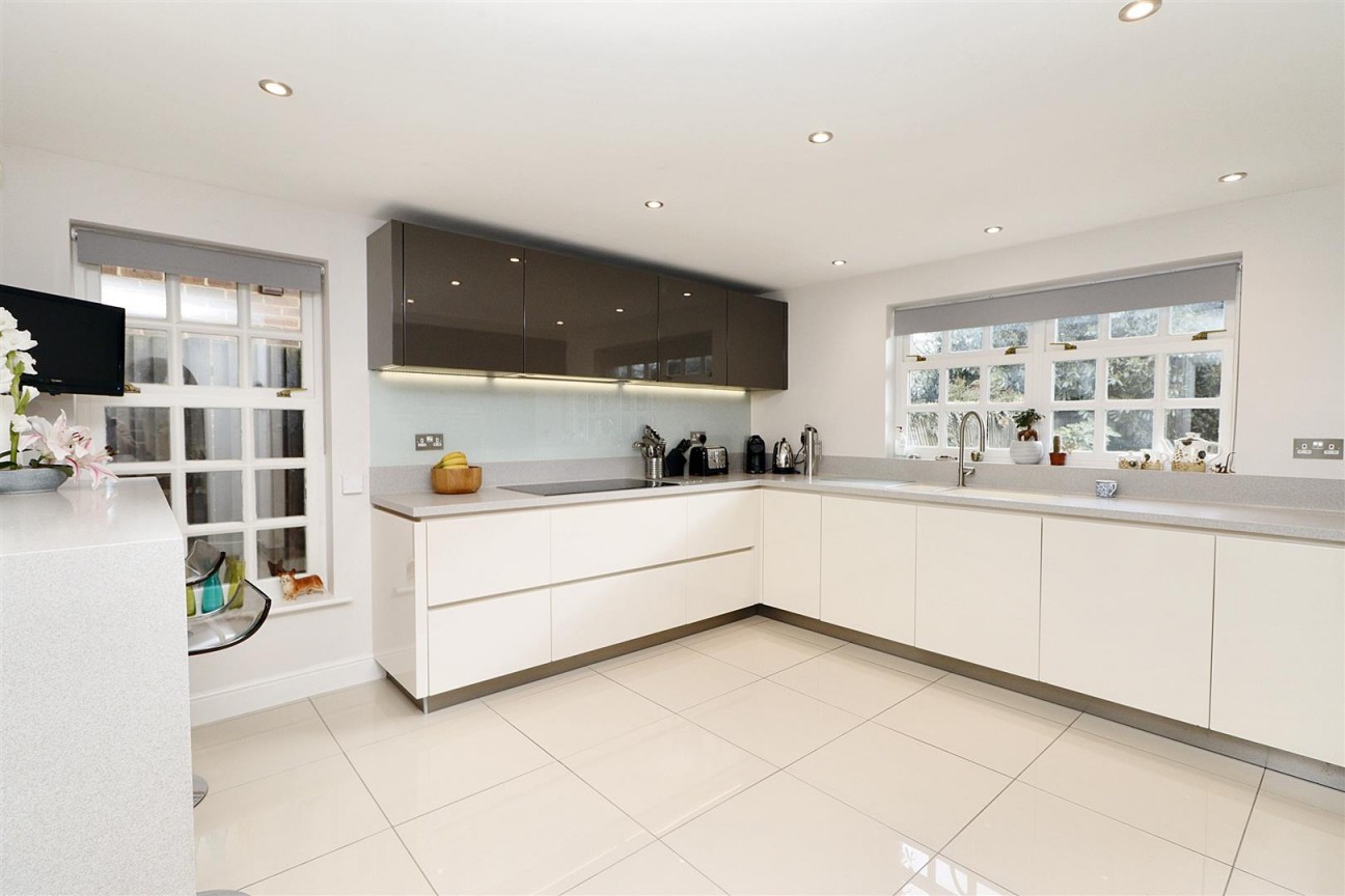May Gardens, Elstree, Borehamwood