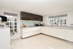May Gardens, Elstree, Borehamwood