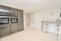 May Gardens, Elstree, Borehamwood