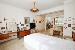 Lodge Avenue, Elstree
