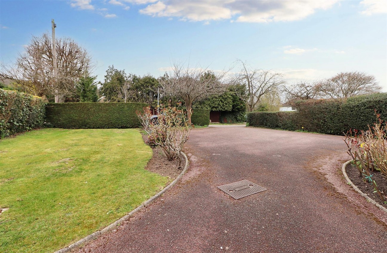 Lodge Avenue, Elstree
