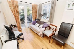 Lullington Garth, Borehamwood
