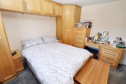 Lullington Garth, Borehamwood