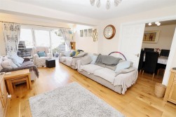 Lullington Garth, Borehamwood
