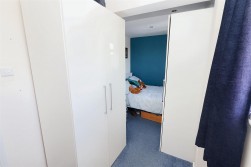 Lullington Garth, Borehamwood