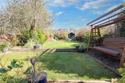 Lullington Garth, Borehamwood