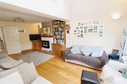 Lullington Garth, Borehamwood