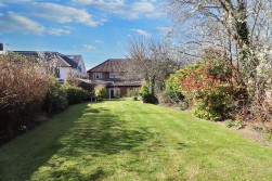 Lullington Garth, Borehamwood