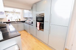 Lullington Garth, Borehamwood