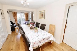 Lullington Garth, Borehamwood
