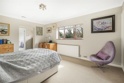Loom Place, Radlett