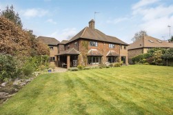 Loom Place, Radlett