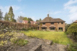 Loom Place, Radlett