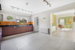Loom Place, Radlett