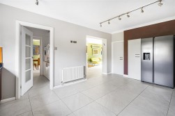 Loom Place, Radlett