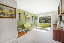 Loom Place, Radlett