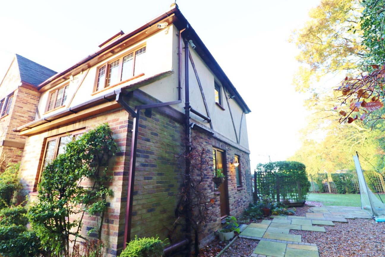 Edgwarebury Lane, Elstree, Borehamwood