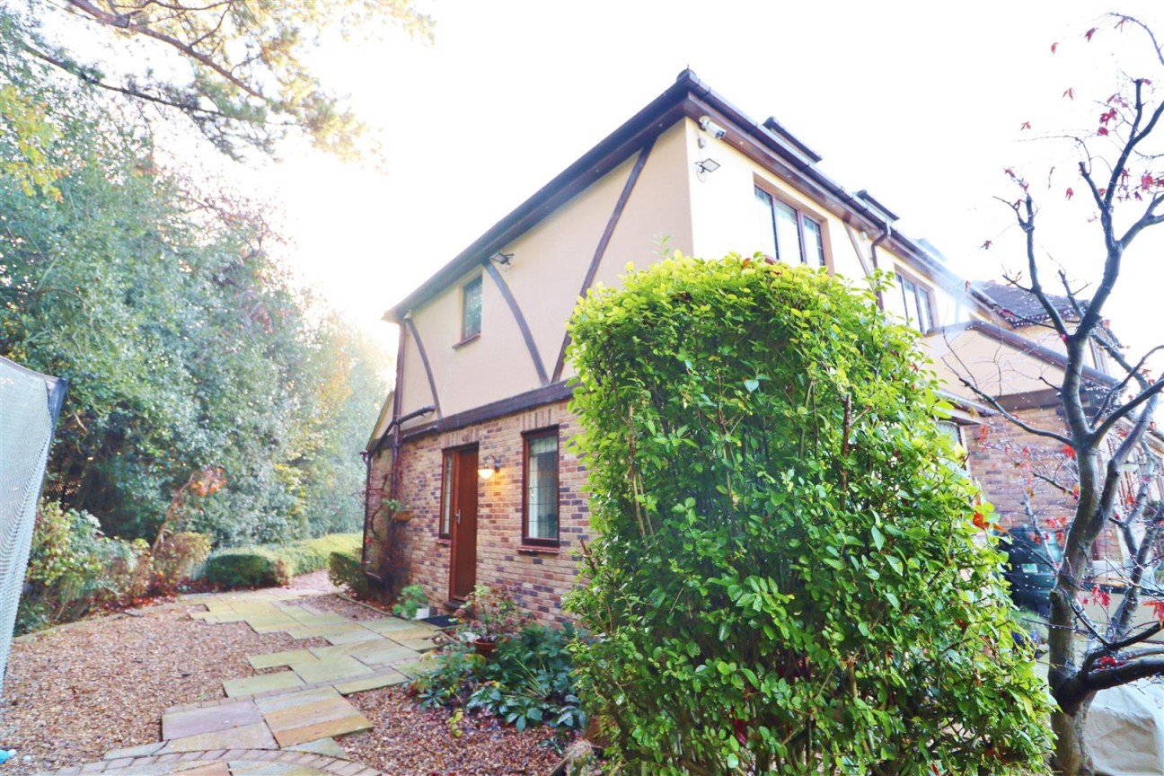Edgwarebury Lane, Elstree, Borehamwood
