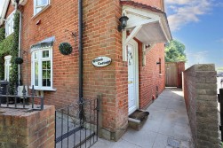Watford Road, Elstree, Borehamwood
