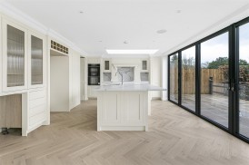 Carrington Avenue, Borehamwood