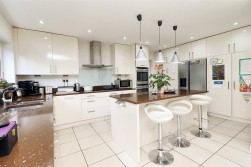 Deacons Hill Road, Elstree