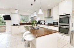 Deacons Hill Road, Elstree