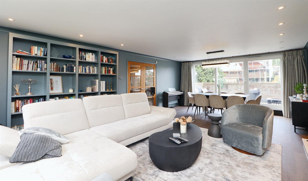 Deacons Hill Road, Elstree