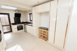 Sullivan Way, Elstree, Borehamwood