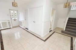 Deacons Hill Road, Elstree, Borehamwood